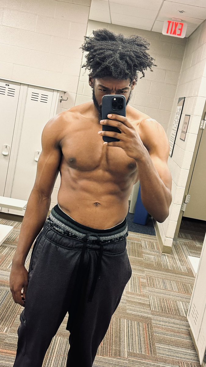 JLockEmUp's tweet photo. Just a reminder that transformation is possible! I went from 135lbs self-conscious, and full of doubt to gaining 40lbs and a whole lot of self-love! If i were to start all over again this is exactly what I would focus on:(thread) https://t.co/RimK9yz14Z