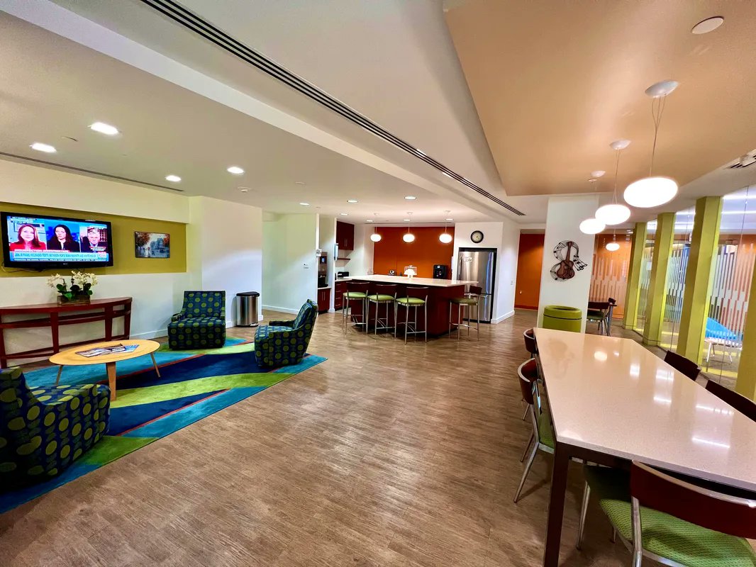ExecOfficesVA's tweet photo. Come see all that we have to offer when you rent a Private Office, Virtual Office, Day Office, or Conference room with us at Tysons Office Suites! Call today to schedule a tour! 703.288.4001 https://t.co/9btOwap4Sc