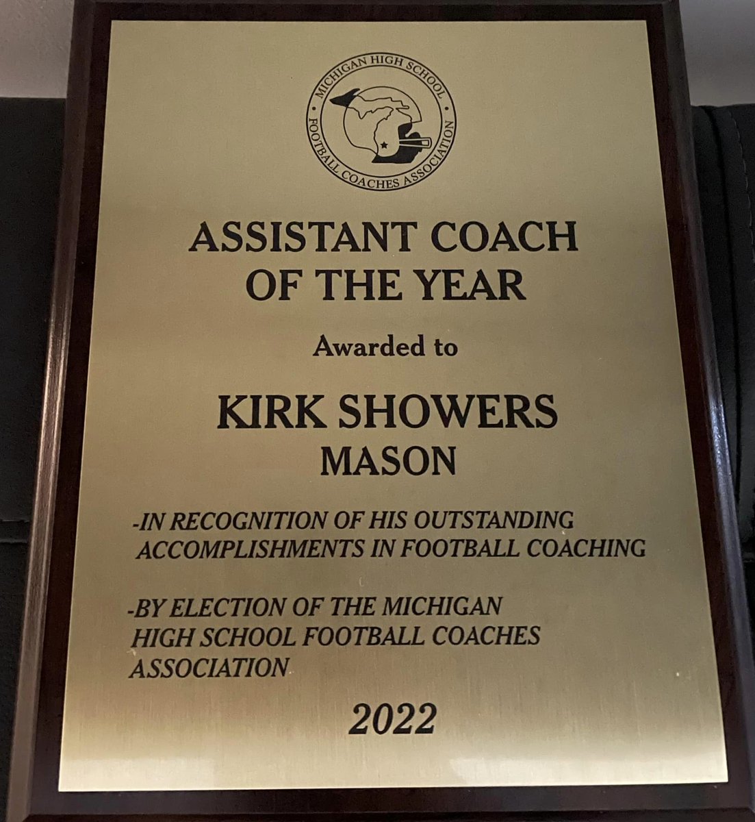 MPSBulldogs's tweet photo. Congratulations to Coach Kirk Showers! He received the Michigan High School Football Coaches Association’s, 2022 High School Assistant Coach of the Year Award. Thanks for all you do for our athletes! #masonbulldogsstrong https://t.co/gCY20VZc70