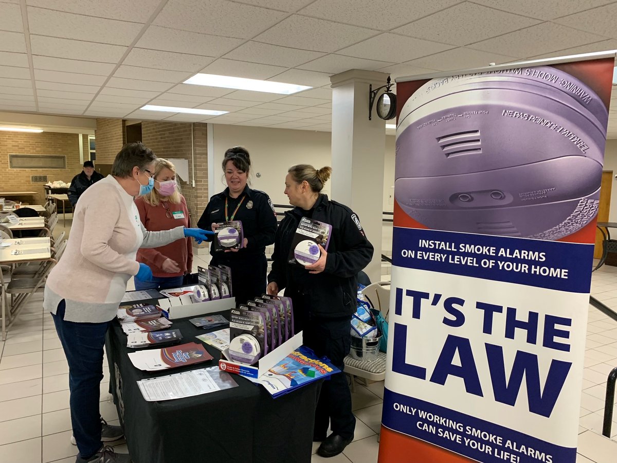 BurlingtonFire's tweet photo. Thank you @enbridgegas and Safe Community Project Zero. #BurlFire recently received a donation of combination smoke and carbon monoxide alarms, and we were at Wellington Square in #BurlON for distribution.  #ENBFuelingFutures. Only WORKING smoke and CO alarms save lives. https://t.co/ceG4qA1p3P