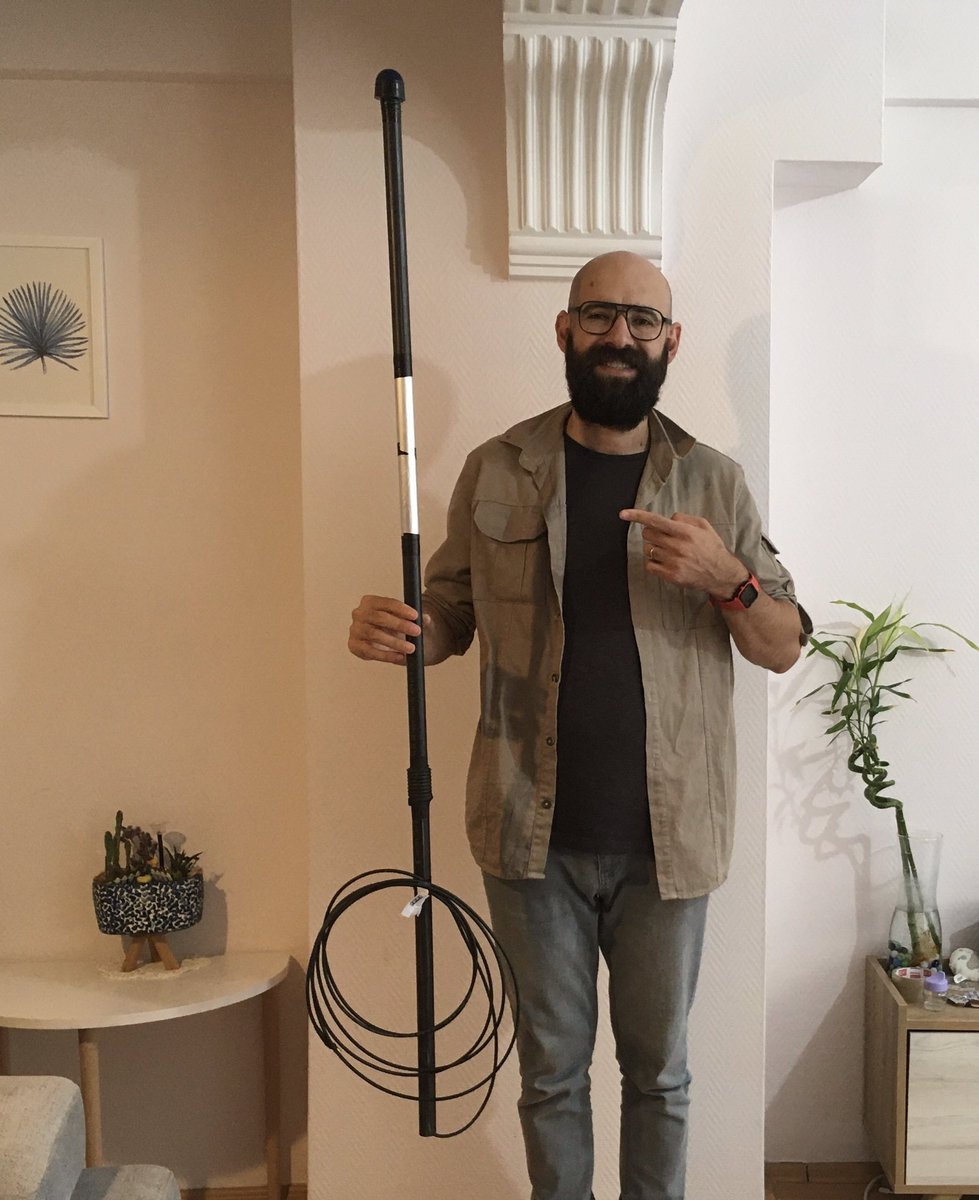 Türk milliyetçileri amatör telsizciliği ıskalamakta, tarihi bir hataya düşmektedirler. Her koşulda kesintisiz iletişim sağlayan bu kadim teknolojiyi gözden geçirin. Amatör telsizci olun. Burası: TA3GGG 73