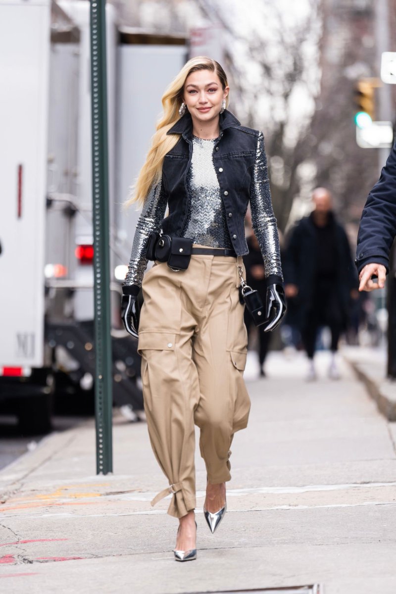 gigihadidphoto's tweet photo. when you're just casually walking but you're gigi hadid https://t.co/4jV2GXJFKd