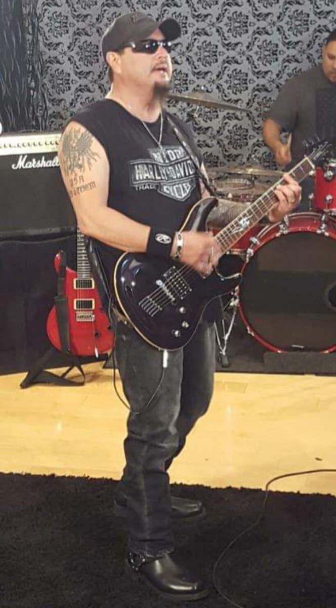 TheRudyRocha's tweet photo. Happy Tuesday Folks! Always be an encourager. Blessings.🙏❤️ #FreddieRecordsArtist #Tejano #Rockero #TheRudyRocha #3xgrammynominee #tejanohalloffame #TejanoLegend #InTuneGuitarPicks #emgpickups #meeaudio #sitstring #espguitars #blessed https://t.co/YAc87zYSkV