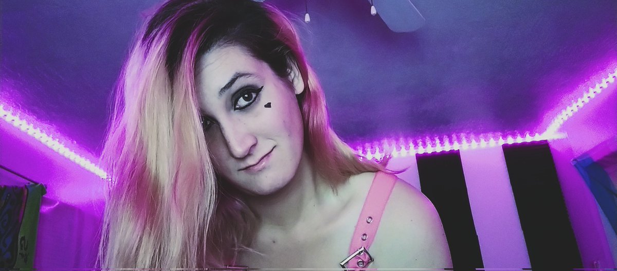 Kosmic_Kitsune's tweet photo. Did a little photo set the other day. Had to get a new phone so haven't posted on here in a while! #Trans #transgirl #transgirls #transwoman #transwomen #transfemme https://t.co/Epe9igSSTx