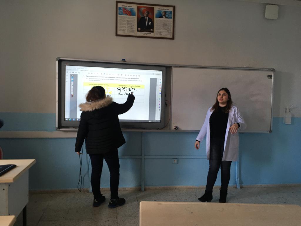 MehmetMtal's tweet photo. Kök Değerler Projesinde dostluk temasını derslerimizde işliyoruz. https://t.co/4jcThPso67