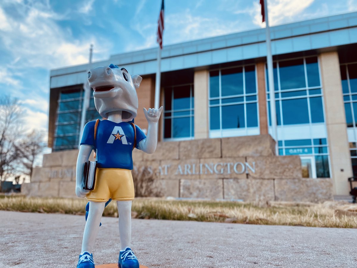 UTAeducation's tweet photo. Welcome Back #Mavericks 🧡💙

#UTA #TeachUTA #LeadUTA #MavUp https://t.co/GcKG46EwbG