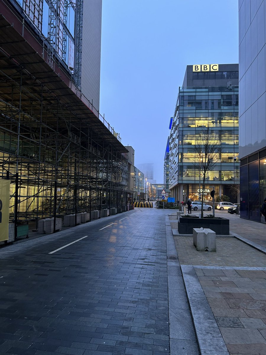 Big thank you to everyone for the kind messages! To keep people who want to know in the loop, I started the new job as a journalist <a href="/BBCNewsround/">BBC Newsround</a> today