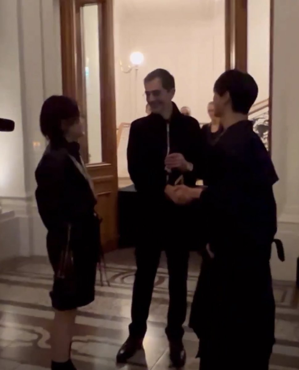 ความเตนล์อะเนอะ โค้งๆๆๆให้เค้าด้วย อ่อนน้อมถ่อมตนมาก ขอให้คนเอ็นดูเยอะไๆๆๆ เก่งมากเตน #SaintLaurentxTEN