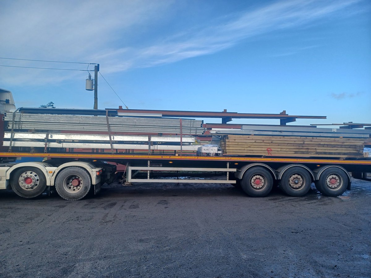 steelyman10's tweet photo. Some more jobs leaving the yard today. Contact me with any steel enquiries #rossdrumengineering #cecertified #steelfabrication #steelstructures #steelconstruction #kitbuildings #farmbuildings https://t.co/kP8Kynrkwv