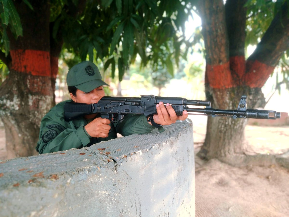 📢 #Entérate || Desde las instalaciones de esta unidad, se efectuó práctica de 'Plan de defensa' con la finalidad de continuar el adiestramiento del personal profesional.
#SancionesLasSanciones
#FANB #EjércitoYPuebloInvencibles #ArmaMaestra #Venezuela #17Ene