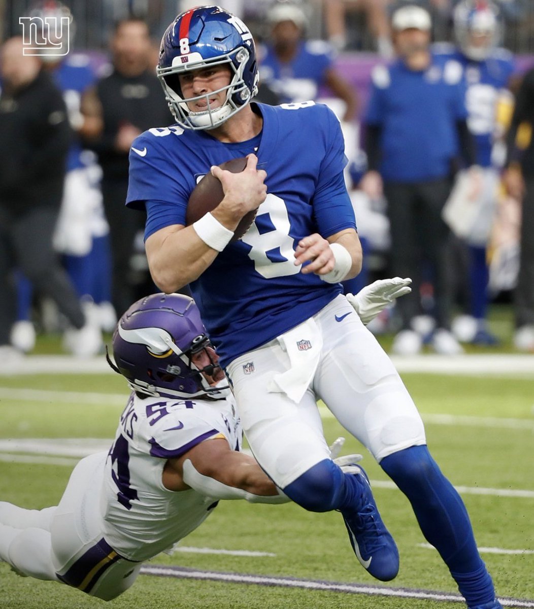 Giantspipeline4's tweet photo. Daniel Jones last 3 Games:

Passing Yds: 812
Passing YPG: 270.6
Completion %: 72.27%

Rushing Yds: 203
Rushing YPG: 67.6

Total YPG: 338.2

Passing TD’s: 5
Rushing TD’s: 2

Seems like a Franchise QB to me. https://t.co/V56sMNrCyj