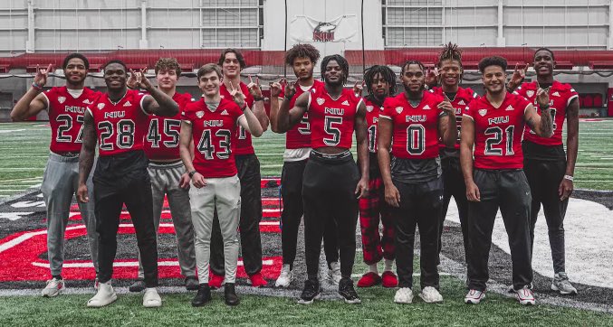 Welcoming home our new Huskies🏠🐾 Santana Banner | Zach Gordon Mason Kidd | Tyler Jackson Davis Patterson | Grayson Barnes Azhaun Dingle | Nevaeh Sanders Gabriel Amegatcher | Shaad Dabney Gavin Williams | Ridge Howard #HU2KI3PACK | #TheHardWay