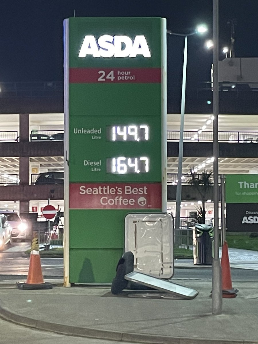 mattjdavis76's tweet photo. @asda why is your unleaded fuel 14p per litre cheaper in Manchester than Brighton?? Different fuel is it 🤔 https://t.co/94Ir1LOO9n