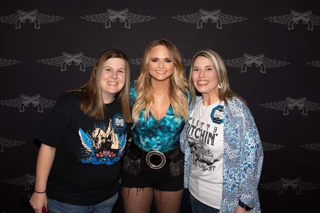 brinden_t's tweet photo. I can't believe it's been 3 years today we met Miranda Lambert! What a sweet, genuine person ❤️ signed my hat on the beach and just so down to earth and thoughtful! #Biloxi #WildcardTour https://t.co/sJktnlvDMu