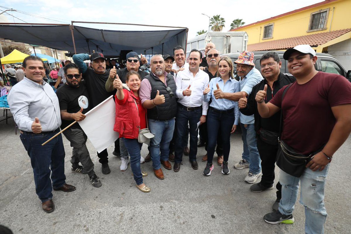 Nos dimos una vuelta por el Tianguis “La Rosita”, acá en #Torreón para saludar a nuestra gente y escuchar su sentir y pensar. De esta manera vamos a seguir construyendo alianzas con la ciudadanía por el bien de nuestro estado. #UnidosPodemosMás #Coahuila (1/2)