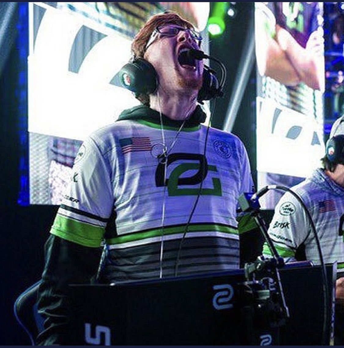 taxingchav's tweet photo. Sad day for COD. The green wall will forever have a brick missing #GreenWall #Scumpii https://t.co/8e7MXUfwA0