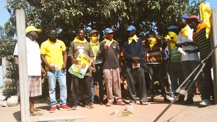 realnigelndlovu's tweet photo. @ozymoyo @ZapuPublicity Landela ihashtag #FreeNigel mfowethu!
The most important thing I have been doing was to Conscientize,parts of my Constituency especially youths about about socio political issues & electing the right leaders who are competent & service driven,been mobilising youths to vote too. https://t.co/ue5l2NK06O