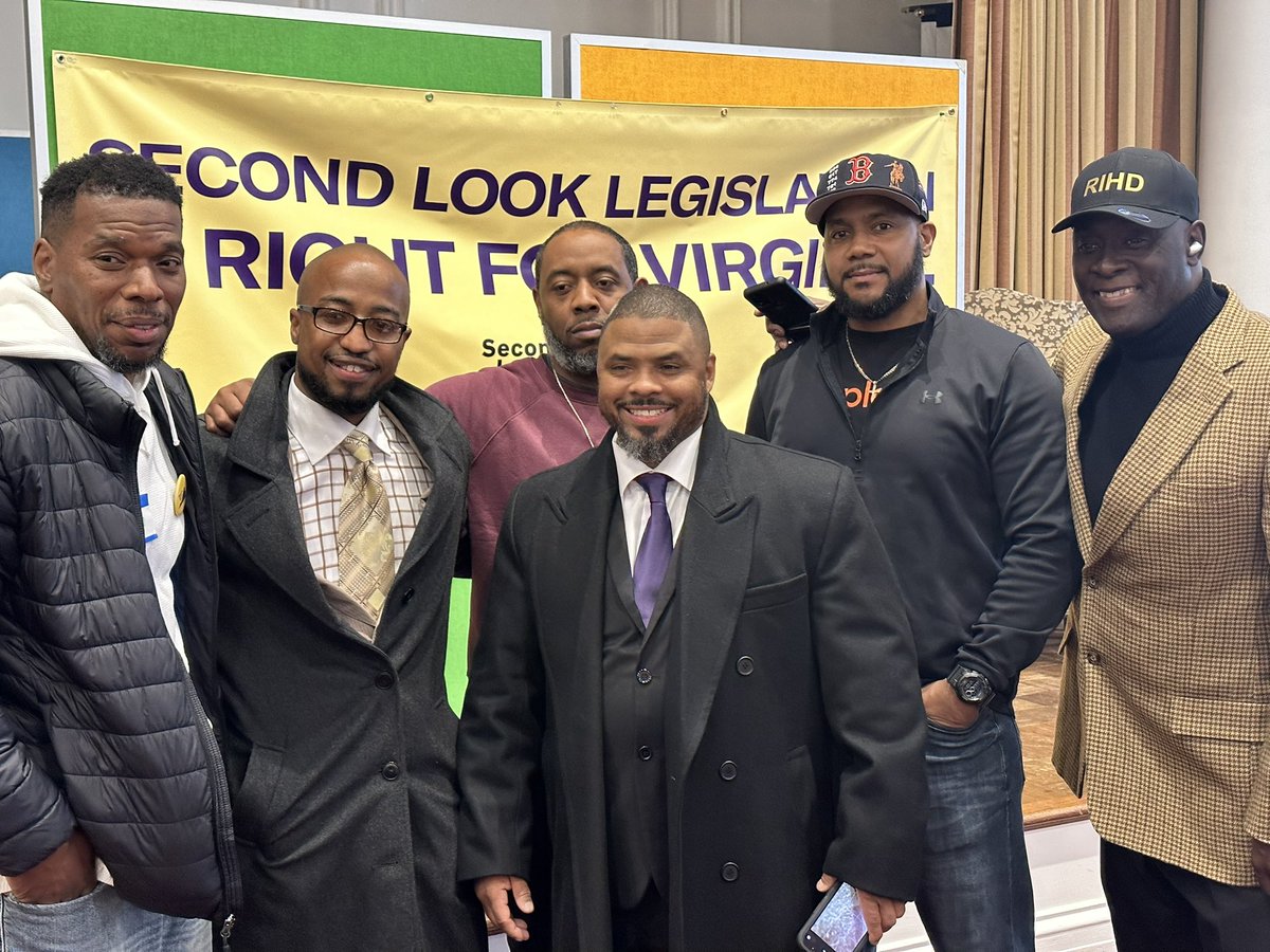 Sinita11_'s tweet image. This is what a #SecondLook looks like. They were give a total of a/b 500 years combined and look what God,hard work on their part, and advocacy can do. These are men given a chance and who have shown that they can be successful.