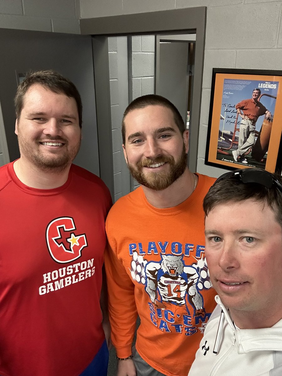 AngryOrangeFB's tweet photo. I appreciate two former @AngryOrangeFB greats @Bwebb_74 and Eli Howard stopping by this morning. They are preparing for thier upcoming season with the @USFLGamblers we wish them both the best of luck! https://t.co/s0c3OiK0sV