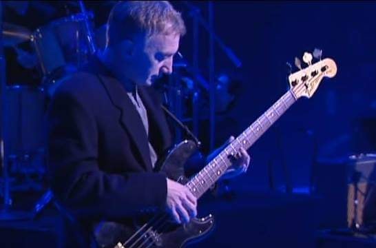 QueenPortugal_'s tweet photo. 📌 EFEMÉRIDES
🗓 17 de Janeiro de 1997

A 17 de janeiro de 1997 ocorria a última performance de #JohnDeacon nos palcos, ao lado de #Brian e #Roger, na estreia do espetáculo #BalletForLife, em Paris. 

#Queen #QueenPortugal https://t.co/3xTQHIk63e