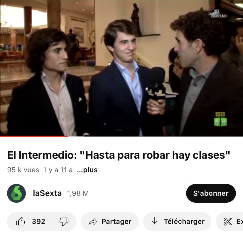 anton_entenza's tweet photo. ¿Es cosa mía o el chico de la derecha podría ser García-Gallardo en sus tiempos mozos de imberbe mientras pasaba el día tranquilamente en la firma del libro de Mario Conde? https://t.co/65X1oYqhib