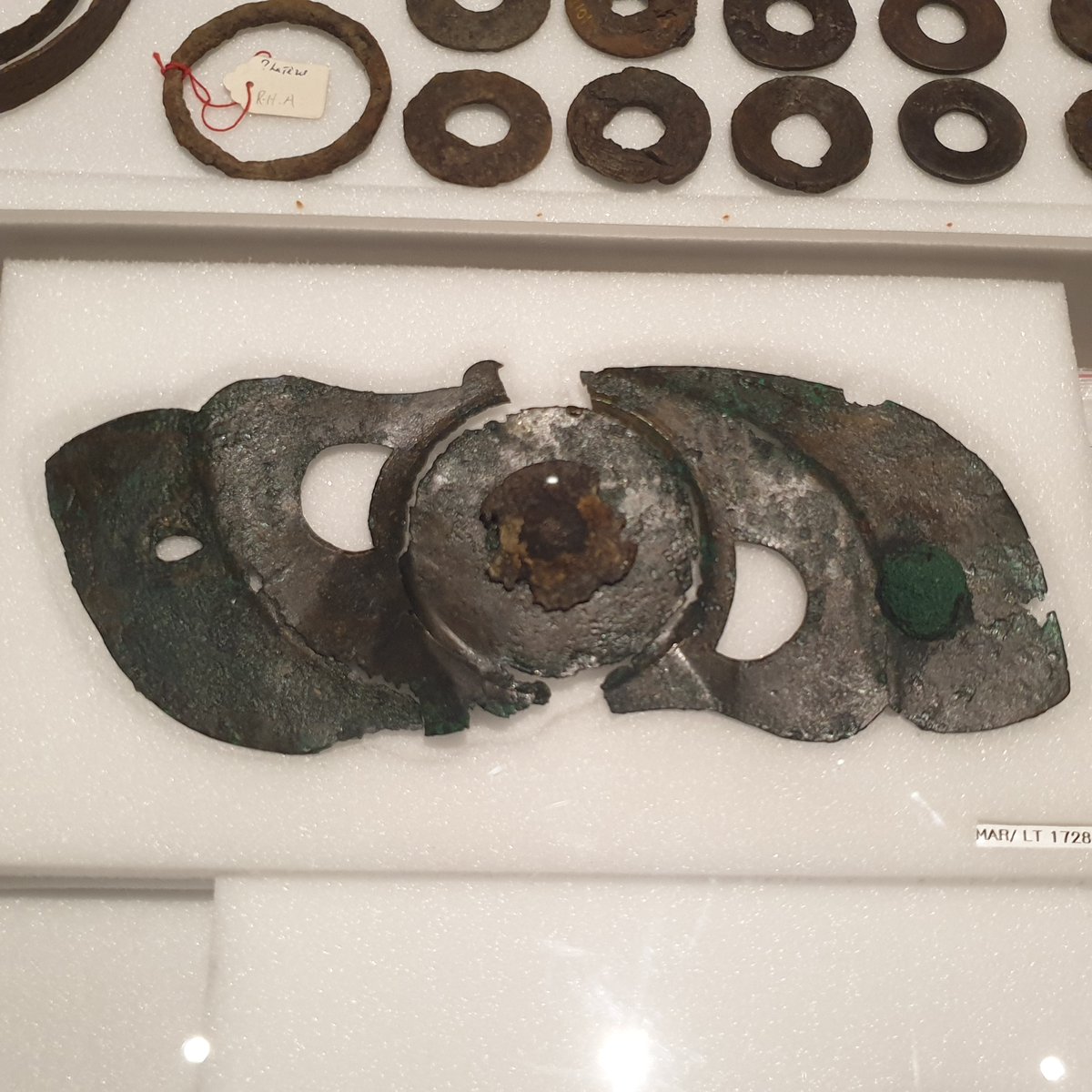 romandieantique's tweet photo. #Neuchâtel / #Latenium (exposition Entre deux eaux. La Tène, lieu de mémoire):
Éléments en fer d'harnais de chevaux et de chars https://t.co/khWtGqU3Sh