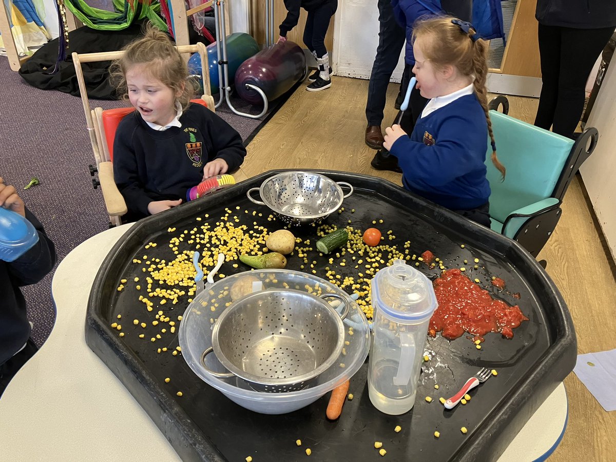 Natterjacks_RCP's tweet photo. We’ve loved exploring fruit and veg today. Matching pictures to each item, exploring textures and trying new foods! #rcpdt #rcpenglish #welearn https://t.co/5Rdr4wqhLd
