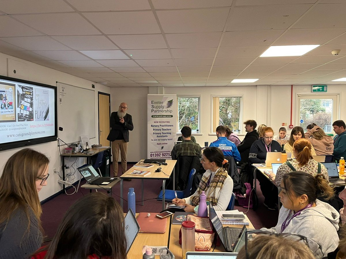 ExeterConsort's tweet image. 🧑‍🏫 We recently welcomed Greg Bottrill (@canigoandplay), who delivered a session about the importance of play for effective child development.

Our trainees also took part in a session focusing on employability and a practical science demonstration exploring Darwin's theories ⬇️