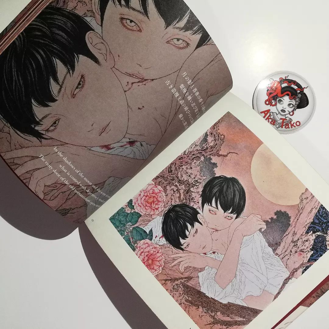 AkaTakonet's tweet photo. Takato Yamamoto new book VAMPIRE'S BOX is 240 page softcover book with red page edges, bilingual text written by the artist, &amp; hand SIGNED inside the front cover. Available at akatako.
https://t.co/RhKp91QyLn
#takatoyamamoto #vampiresbox #art #japaneseart #山本タカト #吸血鬼の匣 https://t.co/SC8Tpmjb4x