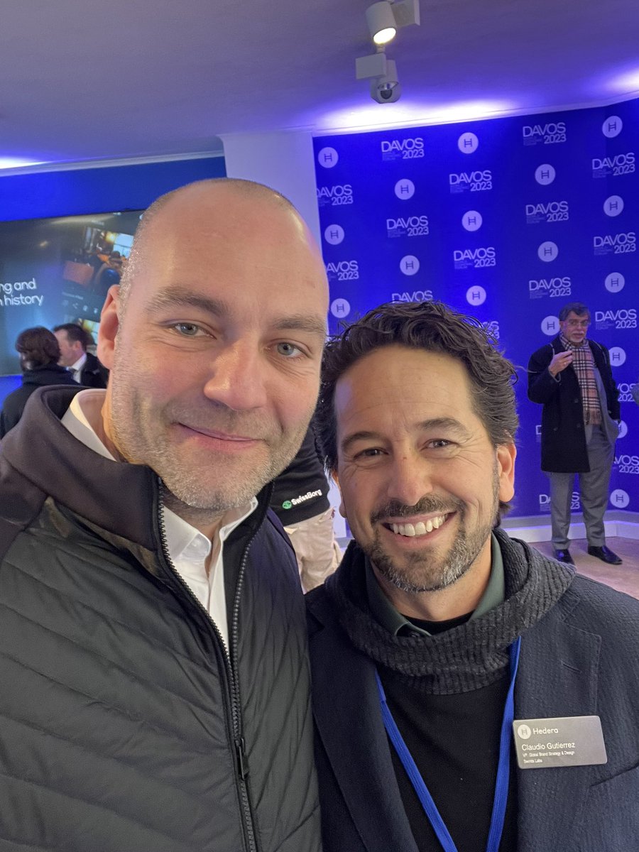 MWalkerWilliams's tweet photo. Look who I met, an incredibly cool and knowledgeable guy @Claudio_CG_ 🙌🏻 https://t.co/rdC9Bb4D68