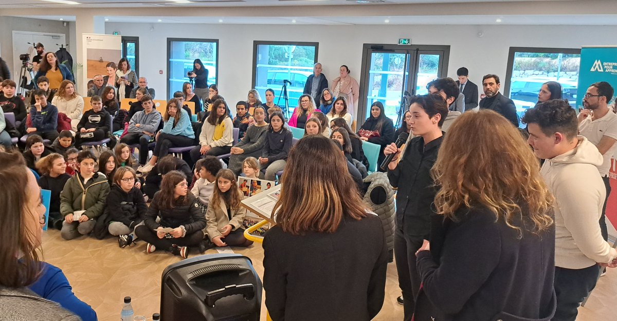 accorse's tweet photo. Des projets associatifs à dimension sociale et solidaire (#ESS) et l'entreprenariat étaient au cœur de la rencontre organisée avec @MarleneSchiappa, Secrétaire d'État et les élèves de CM2 de l'école Salines 6, de 4è du collège du Stilettu et de Terminale #STMG du lycée Fesch. https://t.co/LJVg756qOc
