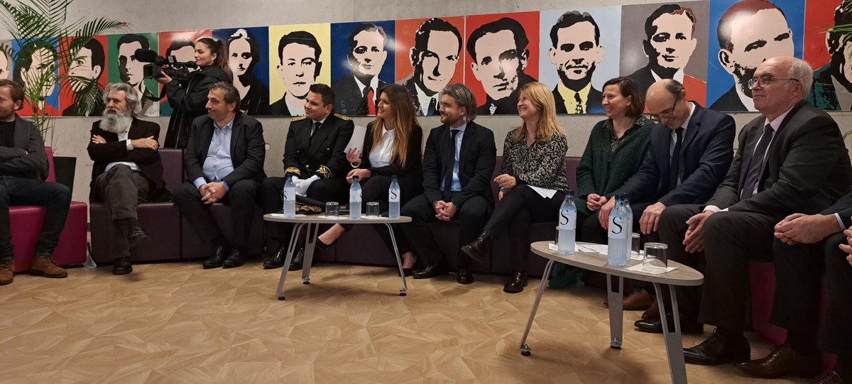 accorse's tweet photo. Des projets associatifs à dimension sociale et solidaire (#ESS) et l'entreprenariat étaient au cœur de la rencontre organisée avec @MarleneSchiappa, Secrétaire d'État et les élèves de CM2 de l'école Salines 6, de 4è du collège du Stilettu et de Terminale #STMG du lycée Fesch. https://t.co/LJVg756qOc
