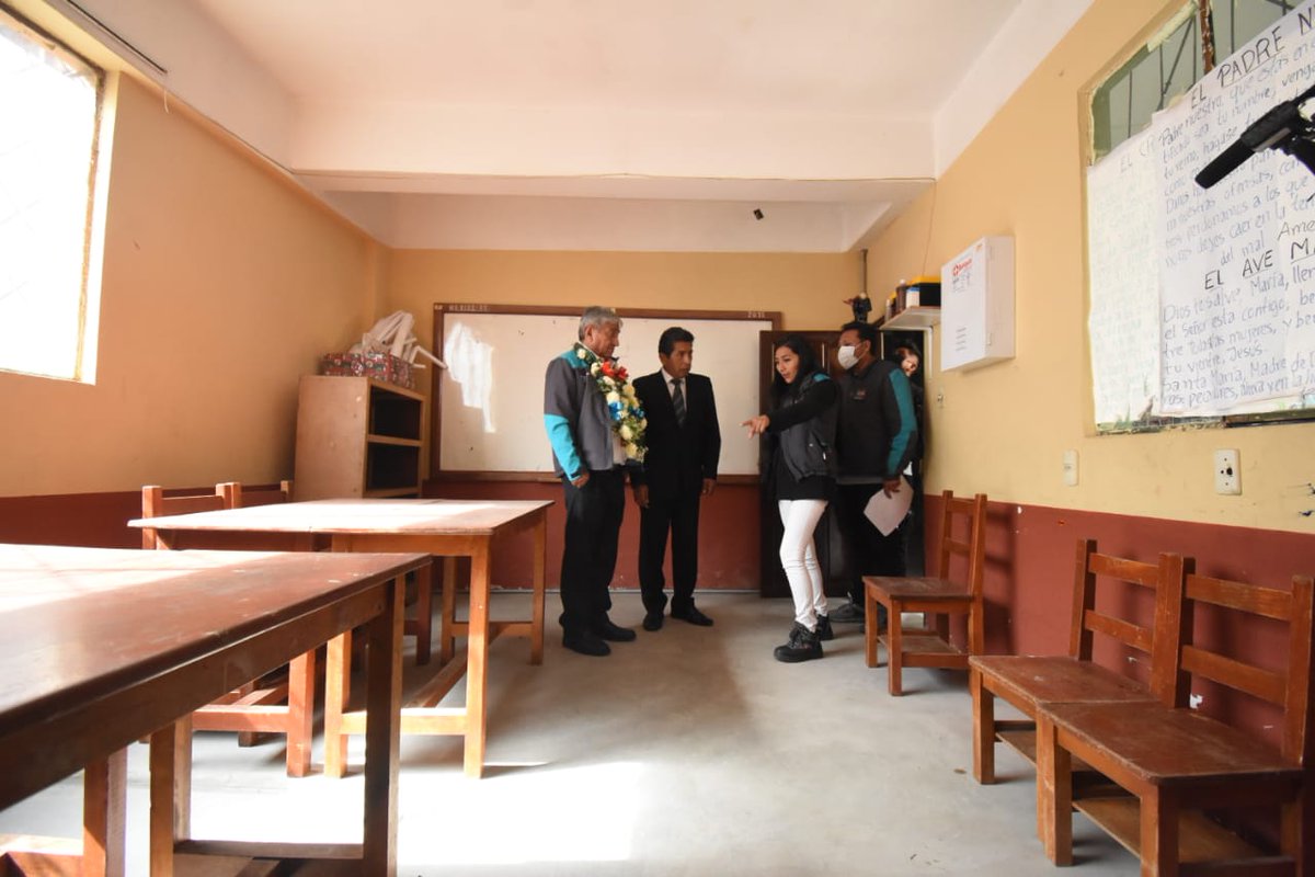 LaPazAlcaldia's tweet photo. #Ahora I En el marco del programa #EscuelasConAmor,  la #Alcaldía de #LaPaz realizó el mejoramiento integral de la Unidad Educativa Santa Rosa Grande del macrodistrito #Periférica pensando en un retorno a clases escolares de calidad. 
#LaPazEnPaz
#PorElBienComún https://t.co/hHjvwl3VDH