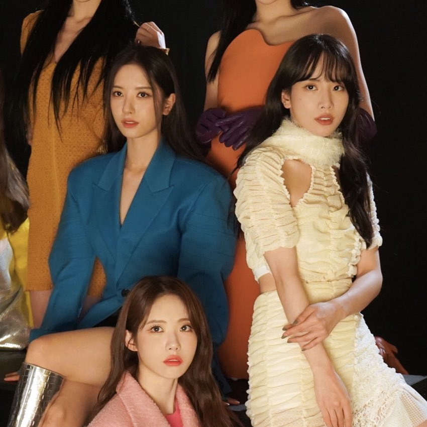 BNLOOKS's tweet photo. 💙🤍 #SEOLA #BONA #WJSN #설아 #보나 #우주소녀 https://t.co/2H1NbMdkVh