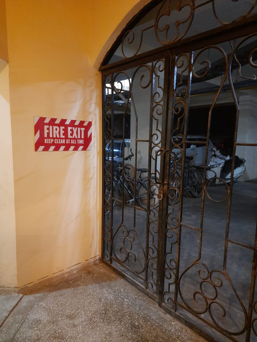 ritz_11's tweet photo. @cmohry @PMOIndia sir fire exit doors locked in our society in DLF phase Gurgaon called Ridgewood Estate have been touch with officer Mr Gulshan Kumar Kalra have complained to him no action taken till date https://t.co/L7zy7QgLa7