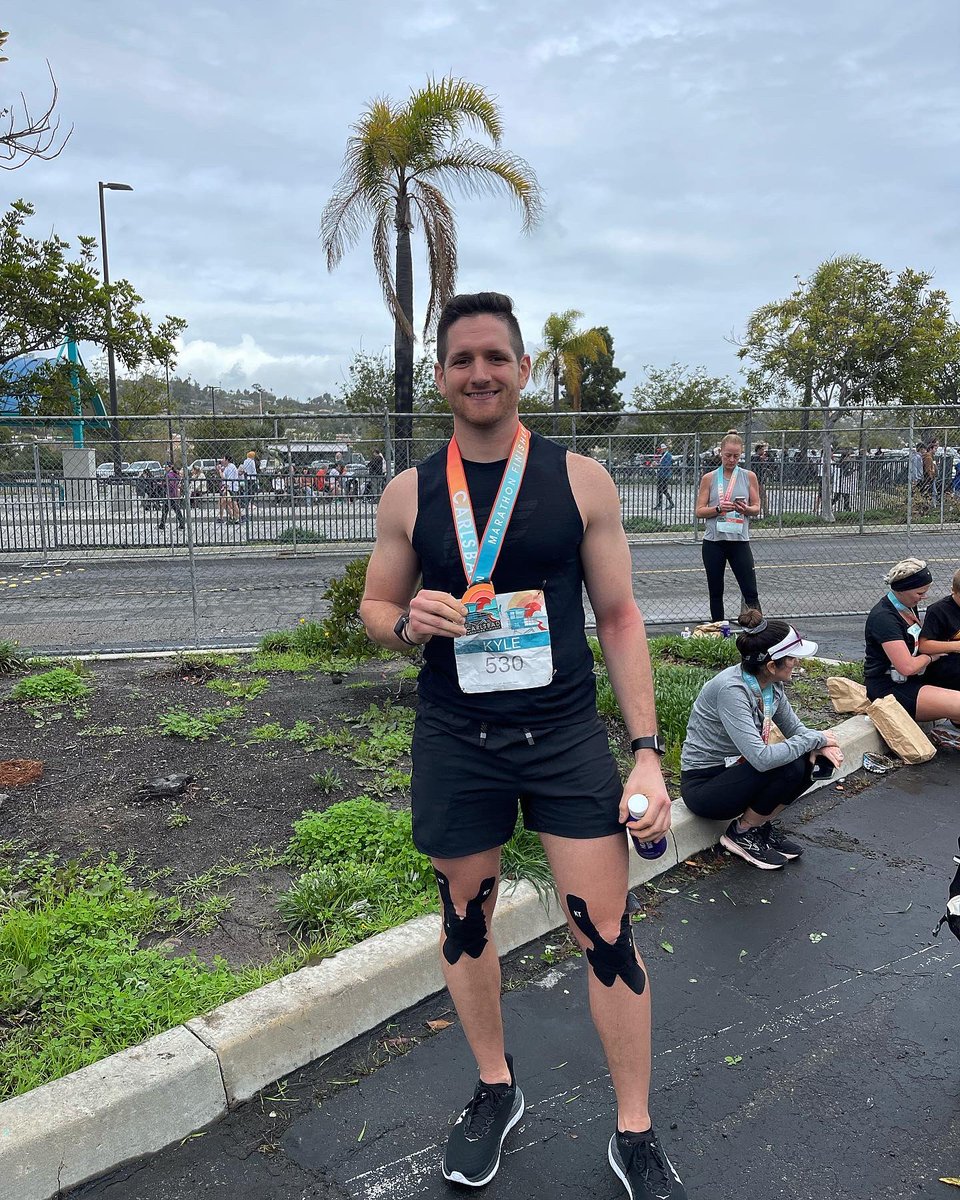 kyle_ui's tweet photo. First marathon in the books! ✅ 

What an experience. I’m forever grateful to be out there and have the opportunity to put my feet on the ground each morning. Thankful to have hit a 2023 goal of a sub 4-hour marathon 🙏 https://t.co/OWC5JEuZYR
