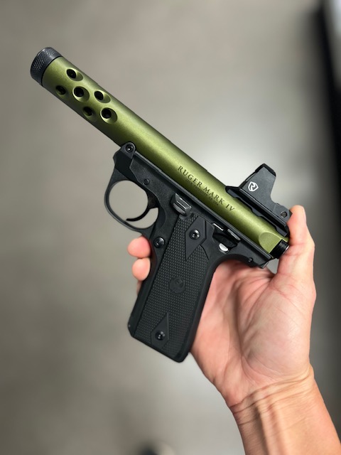 TSRQC's tweet photo. Green plinking machine.... Ruger MKIV 22lr
#tedsshootingrange #tsr #fyp #guns #2a #shallnotbeinfringed #queencreek #arizona #firearms #weloveguns #ruger #mkiv #22lr https://t.co/lxHqtW1A57