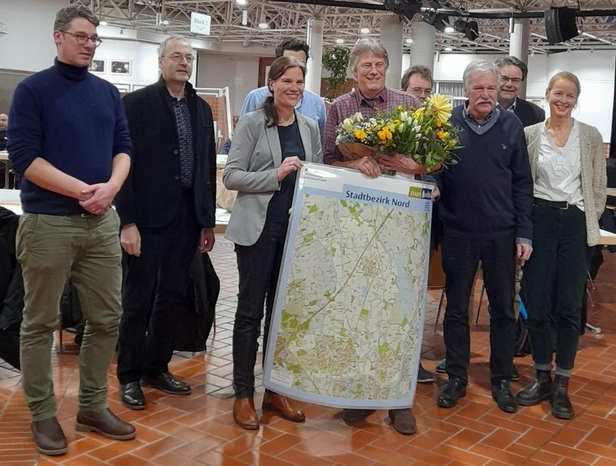 ov_nord's tweet photo. Der @ov_nord stellt jetzt zum ersten Mal überhaupt den Bezirksbürgermeister in Münsters Norden. 😀🌻
#Kinderhaus #Coerde #Sprakel #msnord #ratms https://t.co/4OmD2Ji4AM