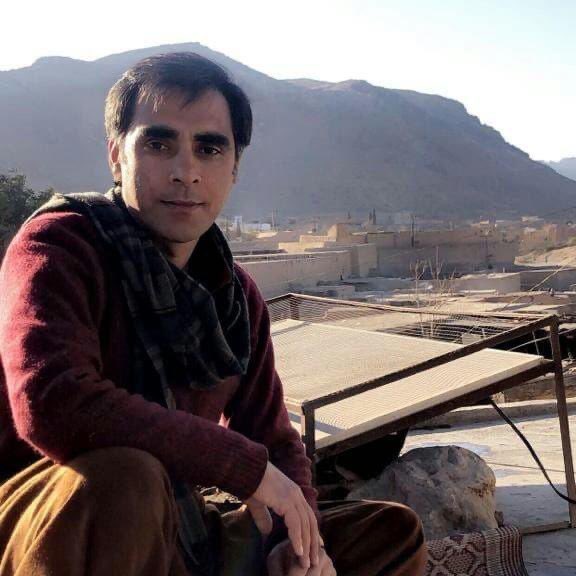 cheegha's tweet photo. 1/4Our teacher, comrade and a very sweet friend Sir Akhtar Khan has been brutally tortured by few unknowns in Mardan. He’s a teacher in AWKUM and a very progressive person. I don’t know why this state still remains a dangerous place for activist, journalists and all those who, https://t.co/LHzwJmT0XM