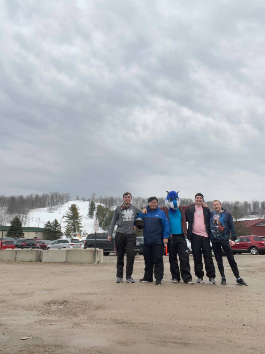 ApexDaGryph's tweet photo. The @BuckeyeFurs take on Mad River Mountain for MLK day!!

Just a couple pictures from this trip with a few of our members :D https://t.co/a0MnrTtptN