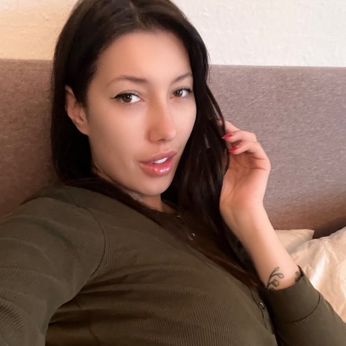 Can I get a hug please 🤗 https://t.co/3cB08OWHwH