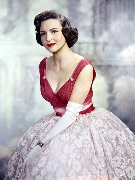mefeater's tweet photo. Happy Birthday to the iconic Betty White! Today would’ve been her 101st Birthday. ❤️ https://t.co/6TLI9zYE4e