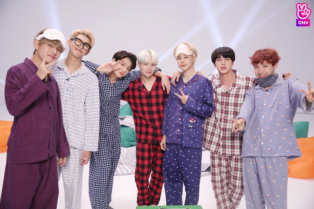 btsarmy_raisa's tweet photo. RUN BTS iconic moments, that's are still stuck in my head
- A Thread https://t.co/3QRfdDvHHV