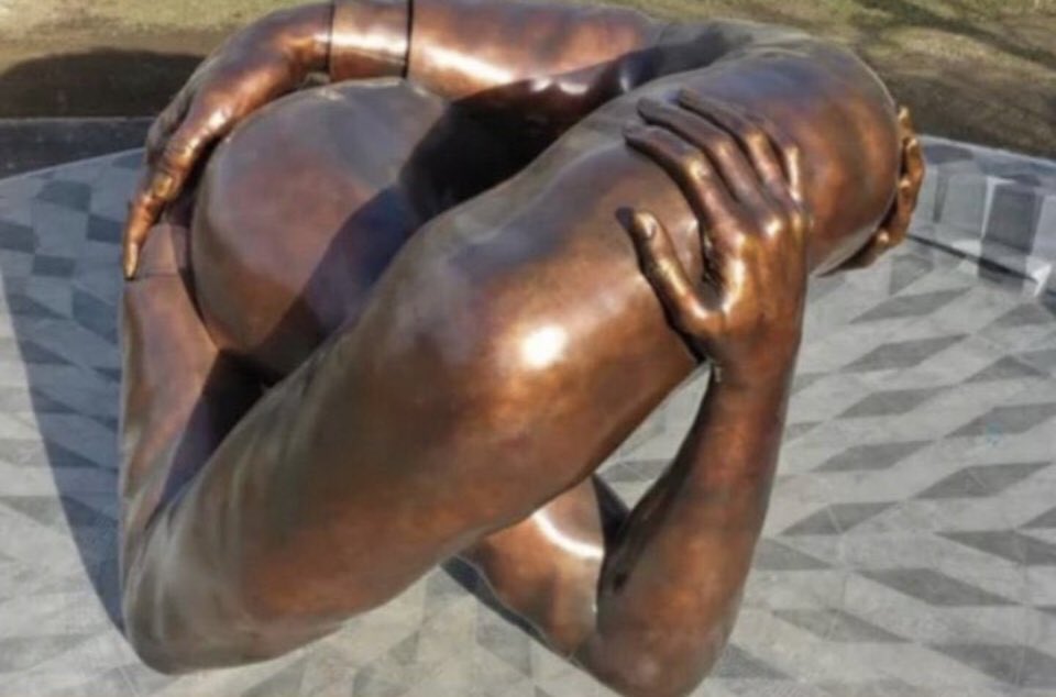pearlsofcharact's tweet image. Let me go on the record to say , this statue or representation of Martin Luther King is a “ hot mess “ 10 million dollars for some arms ? Come on now, where is his face? Just shameful &amp;amp; disrespectful to MLK’s legacy. Putting us back on the bus in a sly way.