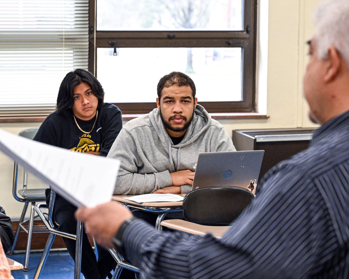 WVStateU's tweet photo. And just like that, classes are back in session! 🐝 https://t.co/SRcpTO0Cx8