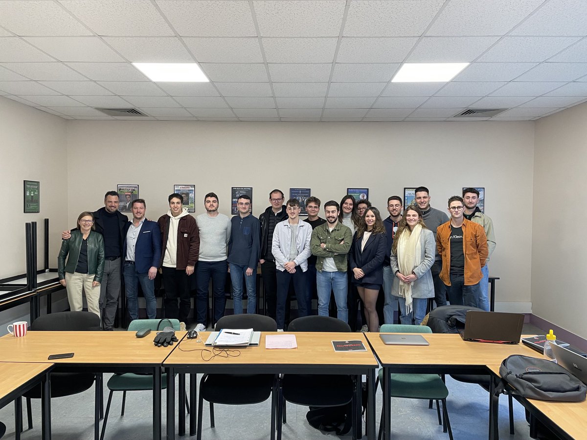 Master class de ⁦<a href="/MatRenaudLOU/">Mathieu renaud</a>⁩ ! 💪🏼 Merci pour ton partage d’expérience (20 ans déjà 😱) et les échanges sur le marketing et l’économie du sport professionnel ! Tu reviens à ⁦<a href="/Rouen/">Ville de Rouen</a>⁩ quand tu veux ! 😉 ⁦<a href="/Master2MSP/">Master 2 MSP</a>⁩ ⁦<a href="/univrouen/">Université de Rouen Normandie</a>⁩ ⁦<a href="/LeLOURugby/">LOU Rugby</a>⁩ #zm