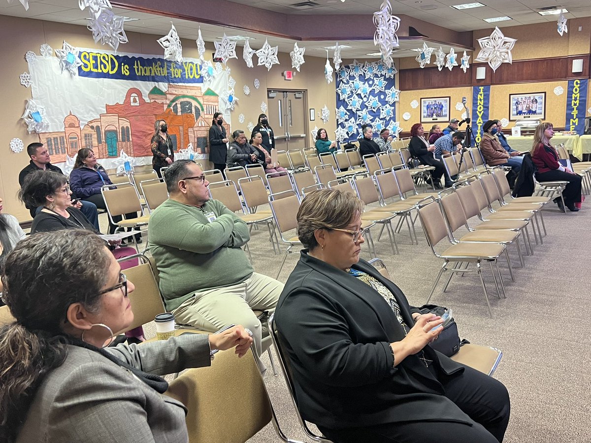 SanElizarioISD's tweet photo. En nuestra primera junta de Misión: Progresando Juntos del 2023, le damos la bienvenida a Ms. Monsivais de @ESCRegion19, presentando los beneficios de participar en un programa bilingüe y estrategias para ayudar a los estudiantes en casa. #IAmASanEliChampion https://t.co/Rjm9fV9fWo