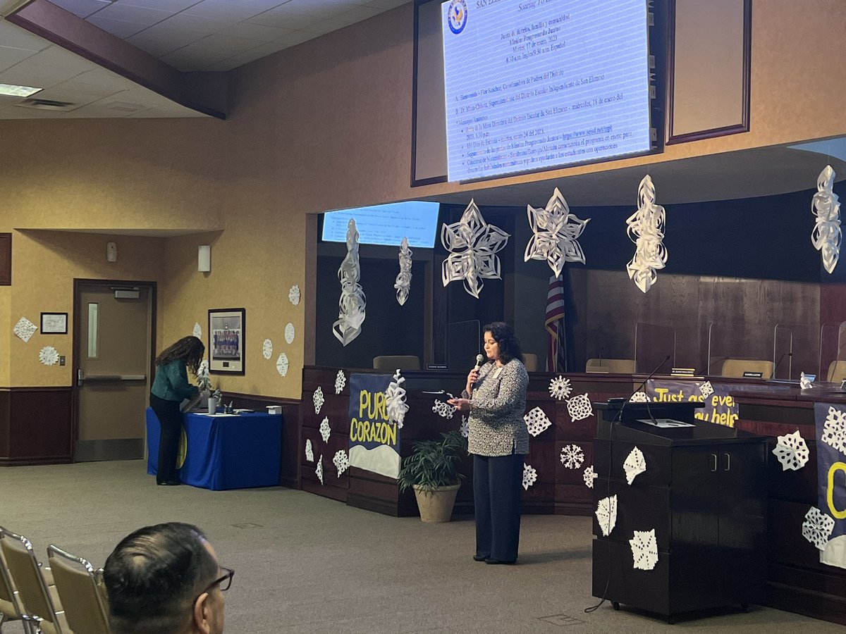 SanElizarioISD's tweet photo. En nuestra primera junta de Misión: Progresando Juntos del 2023, le damos la bienvenida a Ms. Monsivais de @ESCRegion19, presentando los beneficios de participar en un programa bilingüe y estrategias para ayudar a los estudiantes en casa. #IAmASanEliChampion https://t.co/Rjm9fV9fWo