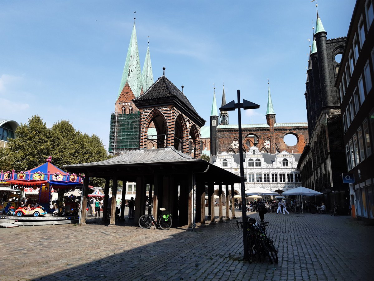 DrEvil71178914's tweet image. New ssubmission for #pftf #pftf2023, the postcard game jam from @hissycatstudio : Bernadotte's bitter Shame, or how to control a city without losing your chances to get a great job in the future.