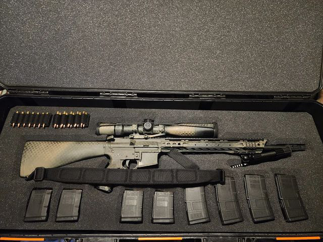 Dvor_com's tweet photo. 📸 by @5.56johnny:
#TacticalTuesday
#2a #americasrifle #ar15 #18inch #pelicanvault #riflecase #gunpics #gunporn #dvor https://t.co/kCO84iQkoi